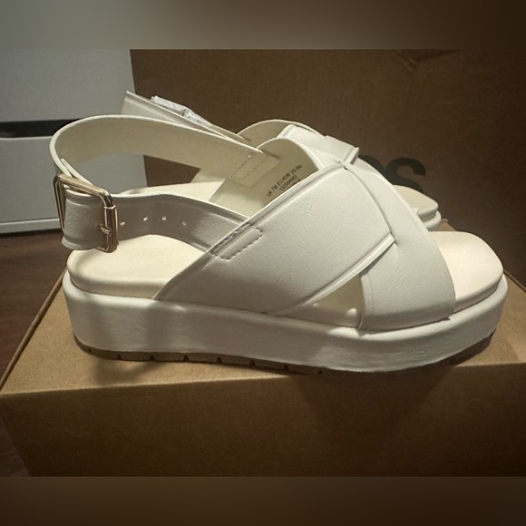 *BRAND NEW* Cream ASOS Sandals - 9W US / 7W UK - Picture 3 of 4